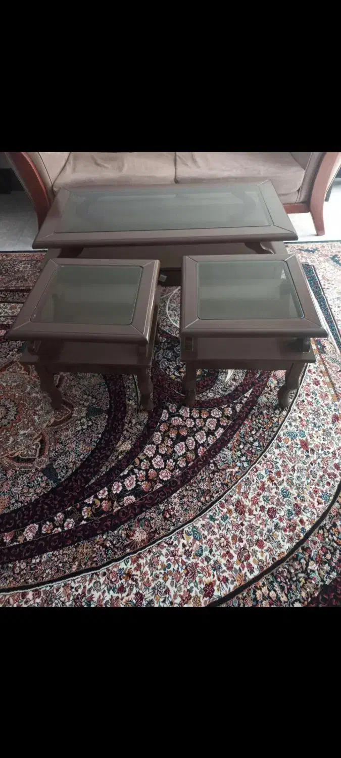 جلو مبلی چوبی تمیز|مبلمان خانگی و میز عسلی|پایین هولار, |دیوار