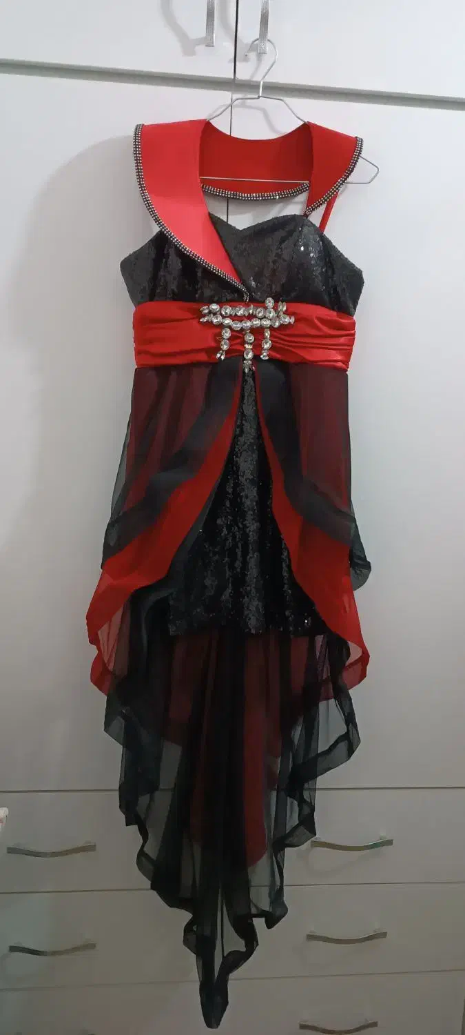 لباس مجلسی|لباس|مشهد, رباط طرق|دیوار