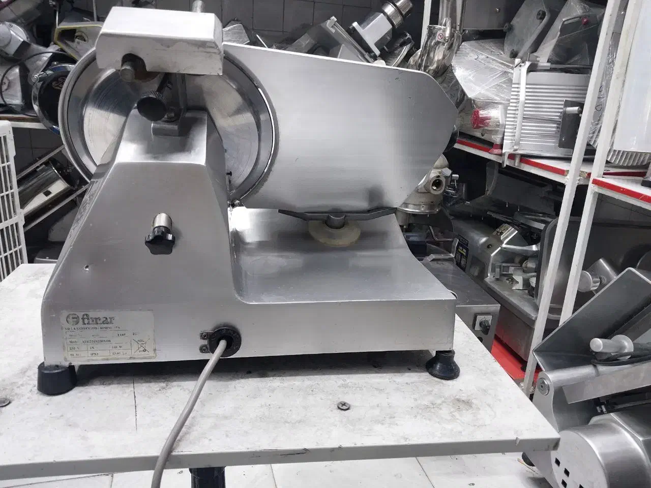 کالباسبر|فروشگاه و مغازه|صدرا-فارس, فاز ۱|دیوار