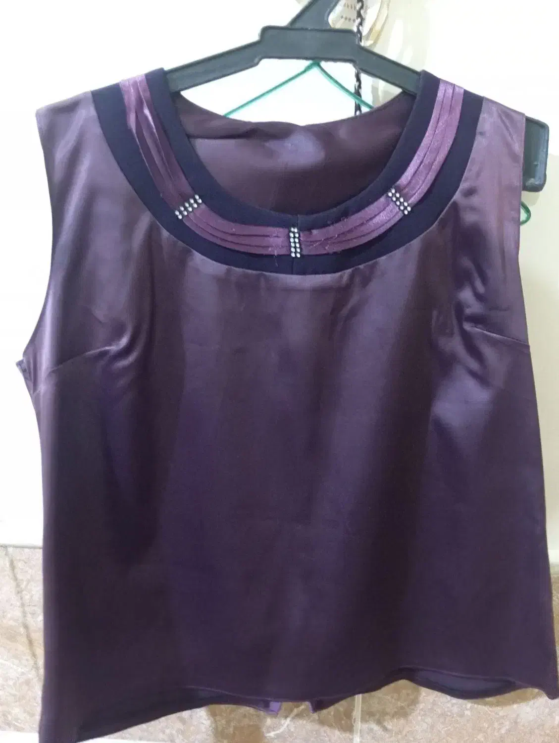 کت و دامن و جلیقه|لباس|قم, شهر قائم|دیوار