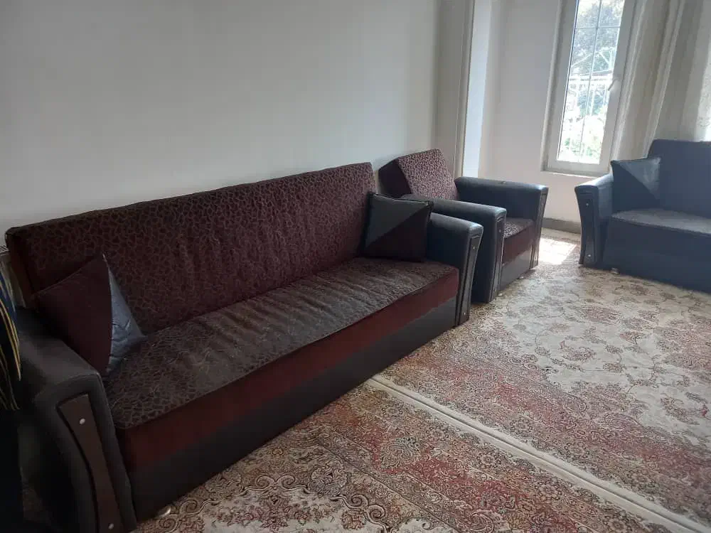 مبل راحتی با دسته های آهنی تخت خواب شو سالم|مبلمان خانگی و میز عسلی|لاهیجان, گلستان|دیوار