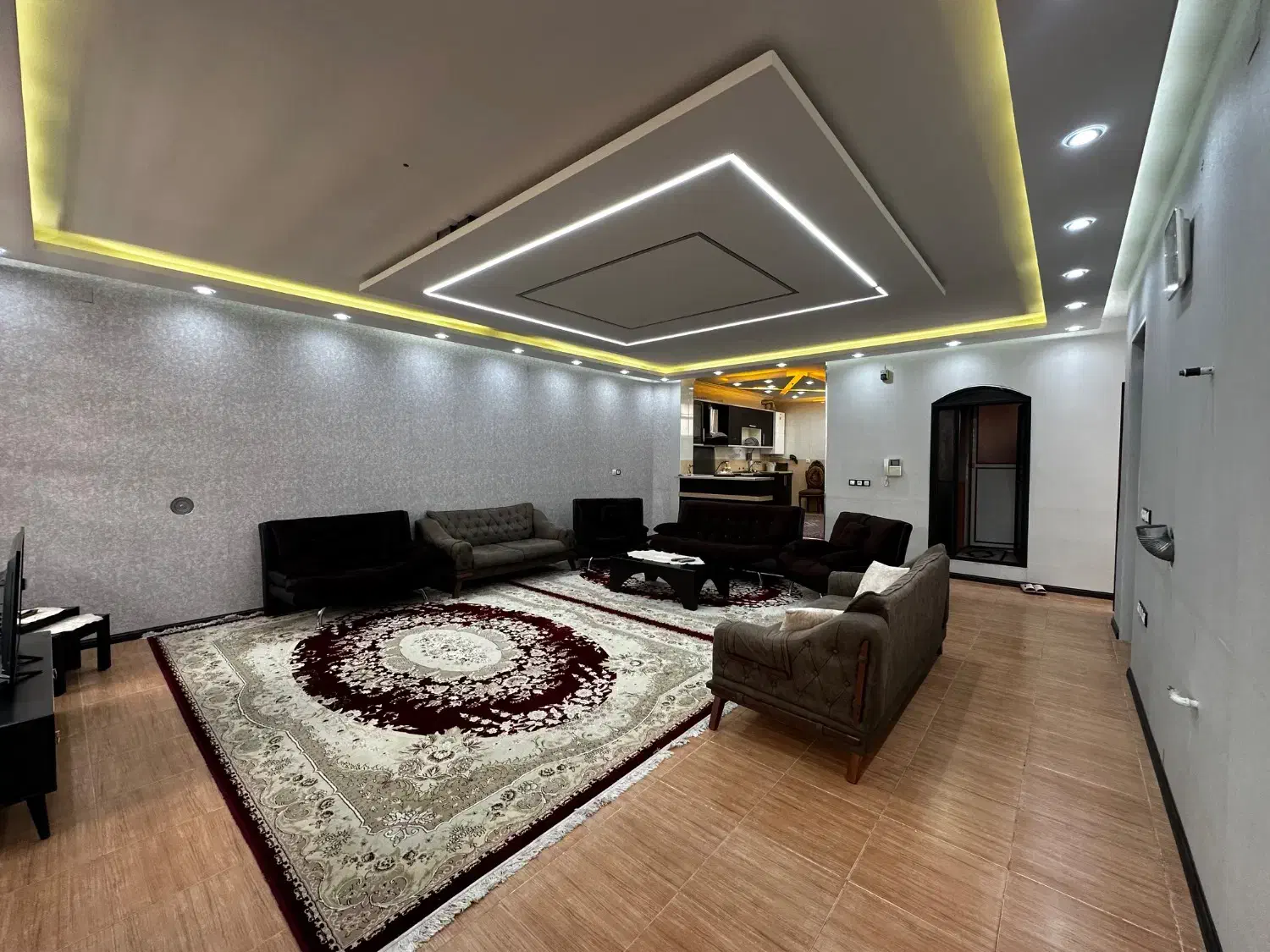 اجاره منزل مبله روزانه ، هفتگی و ماهیانه|اجارهٔ کوتاه‌مدت آپارتمان و سوئیت|شیراز, فرگاز|دیوار