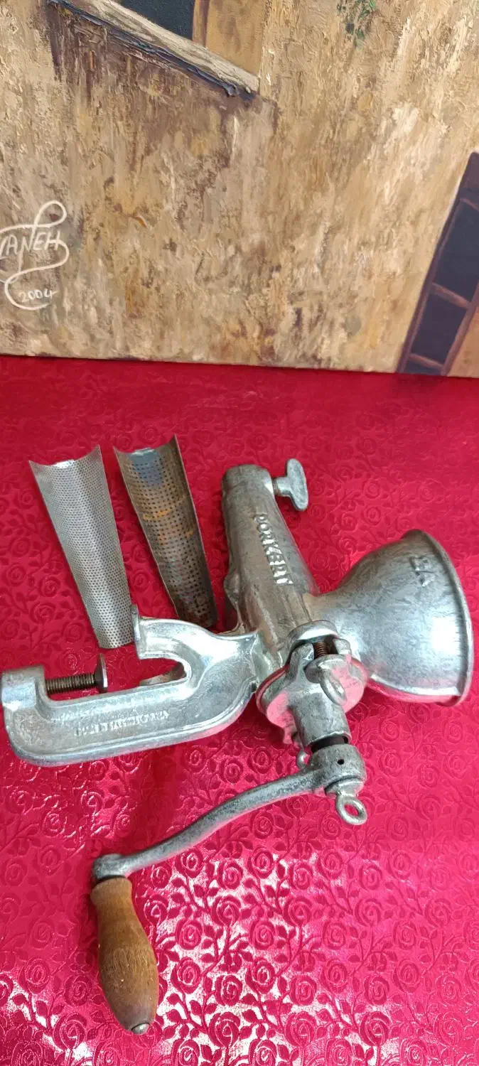 آبمیوه گیری دستی قدیمی چدنی|آبمیوه‌گیر و آب‌مرکبات‌گیر|تهران, عباس‌آباد|دیوار