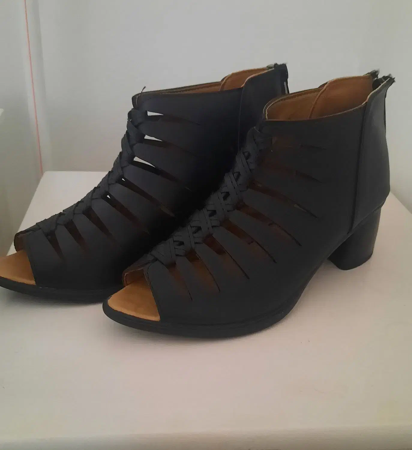 کفش نیکان نو وصندل در حد نو سایز ۴۰|کیف، کفش، کمربند|صحنه, |دیوار