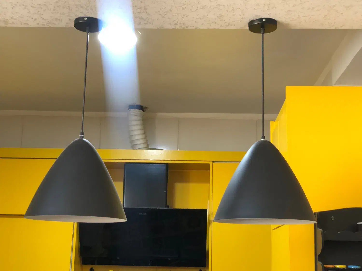 لوستر|لوستر و چراغ آویز|شاهین‌شهر, شهرک هشت بهشت|دیوار