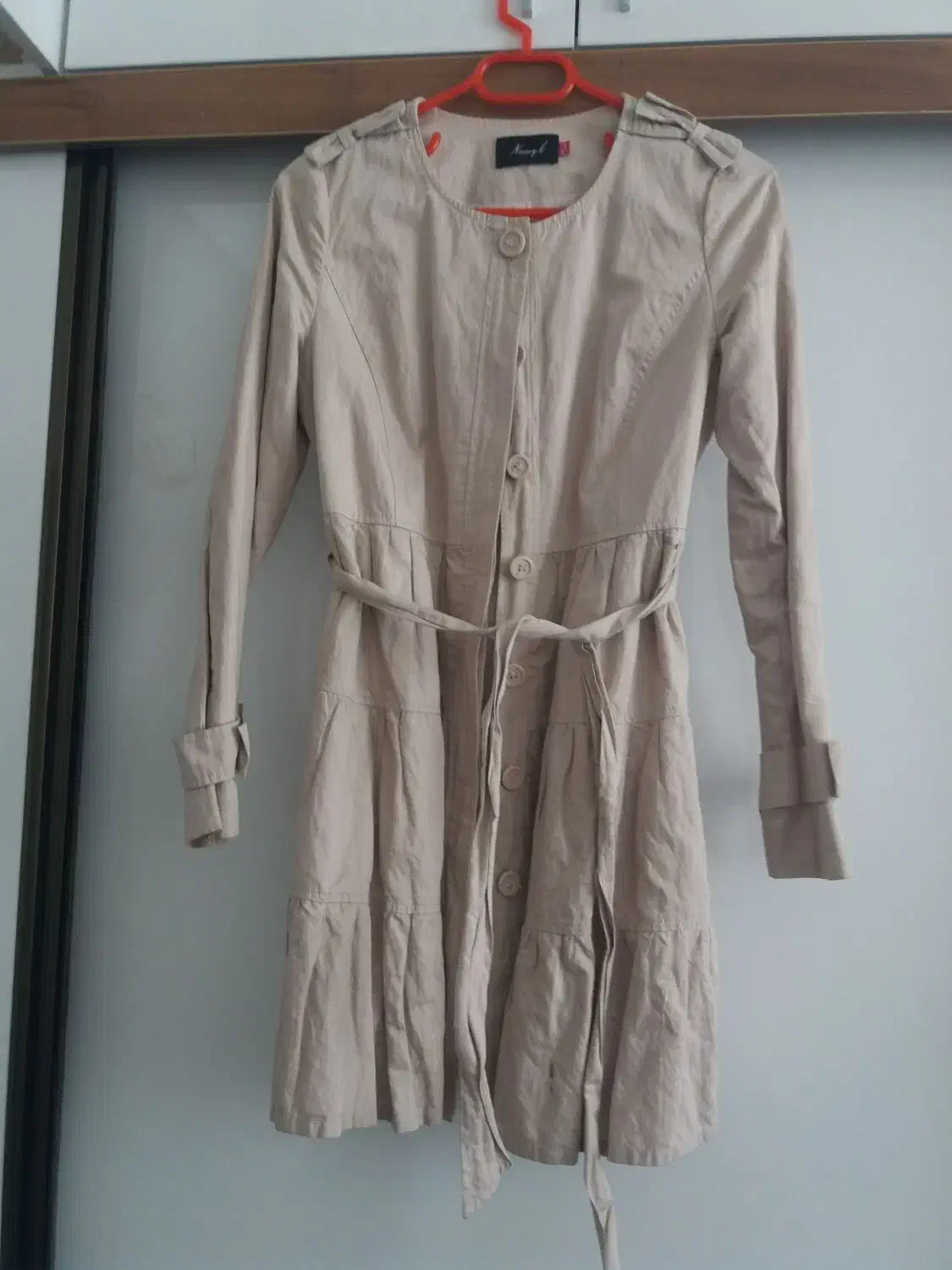 تعدادی لباس|لباس|اردبیل, |دیوار