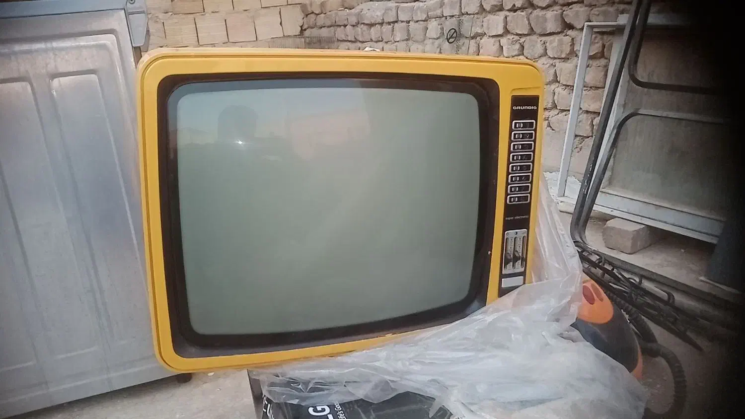تلویزیون قدیمی مخصوص دکور|تلویزیون و پروژکتور|کاشان, لتحر|دیوار