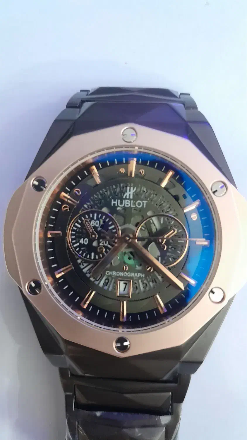 ساعت هابلوت نو|ساعت|مشهد, سرافرازان|دیوار