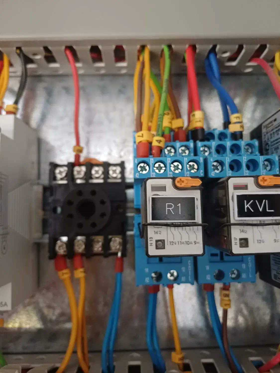 برقکار صنعتی و ساختمان|خدمات پیشه و مهارت|شیراز, باغشهر قصر سبز|دیوار