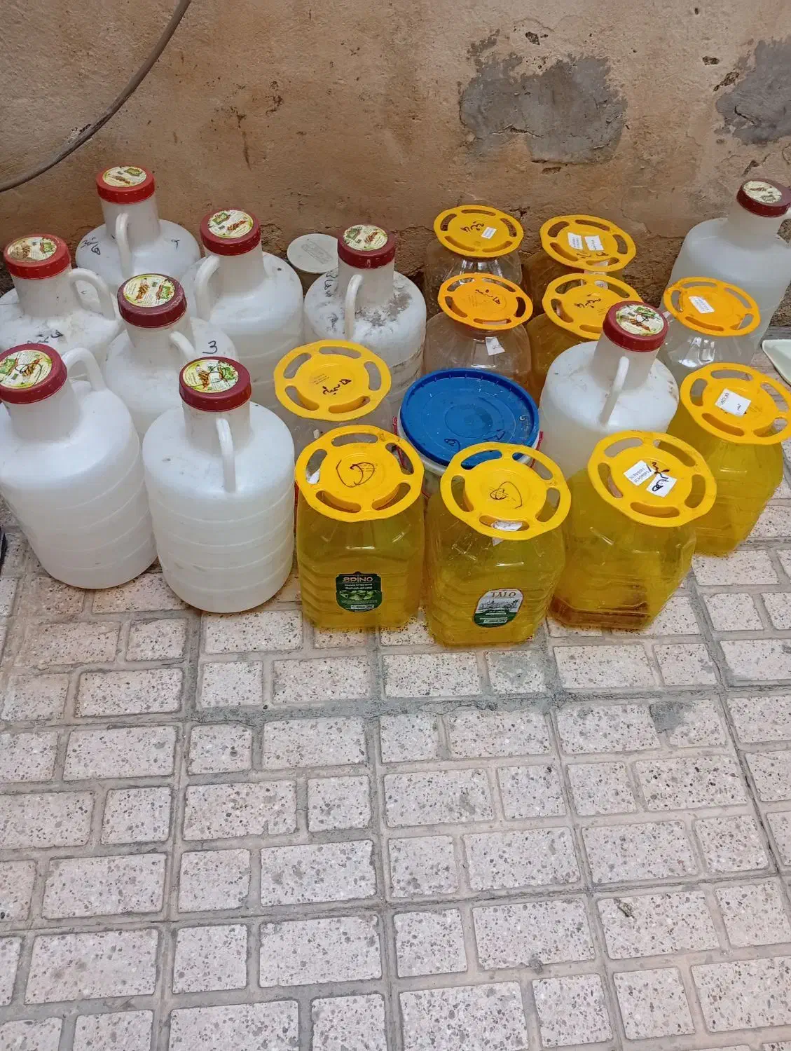 دبه ترشی سرفرمونی و دبه خیار شور|ظروف نگهدارنده، پلاستیکی، یک‌بارمصرف|مشهد, خواجه ربیع|دیوار