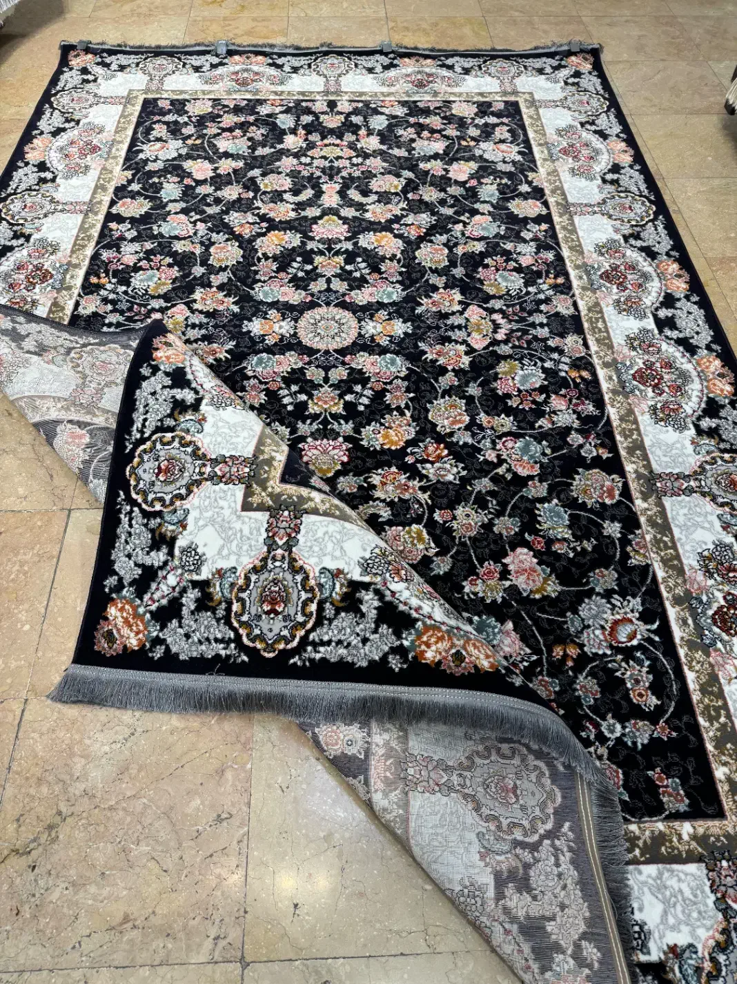 زمینه سرمه‌ای گل‌دار ۱۲ متری|فرش|گرگان, |دیوار