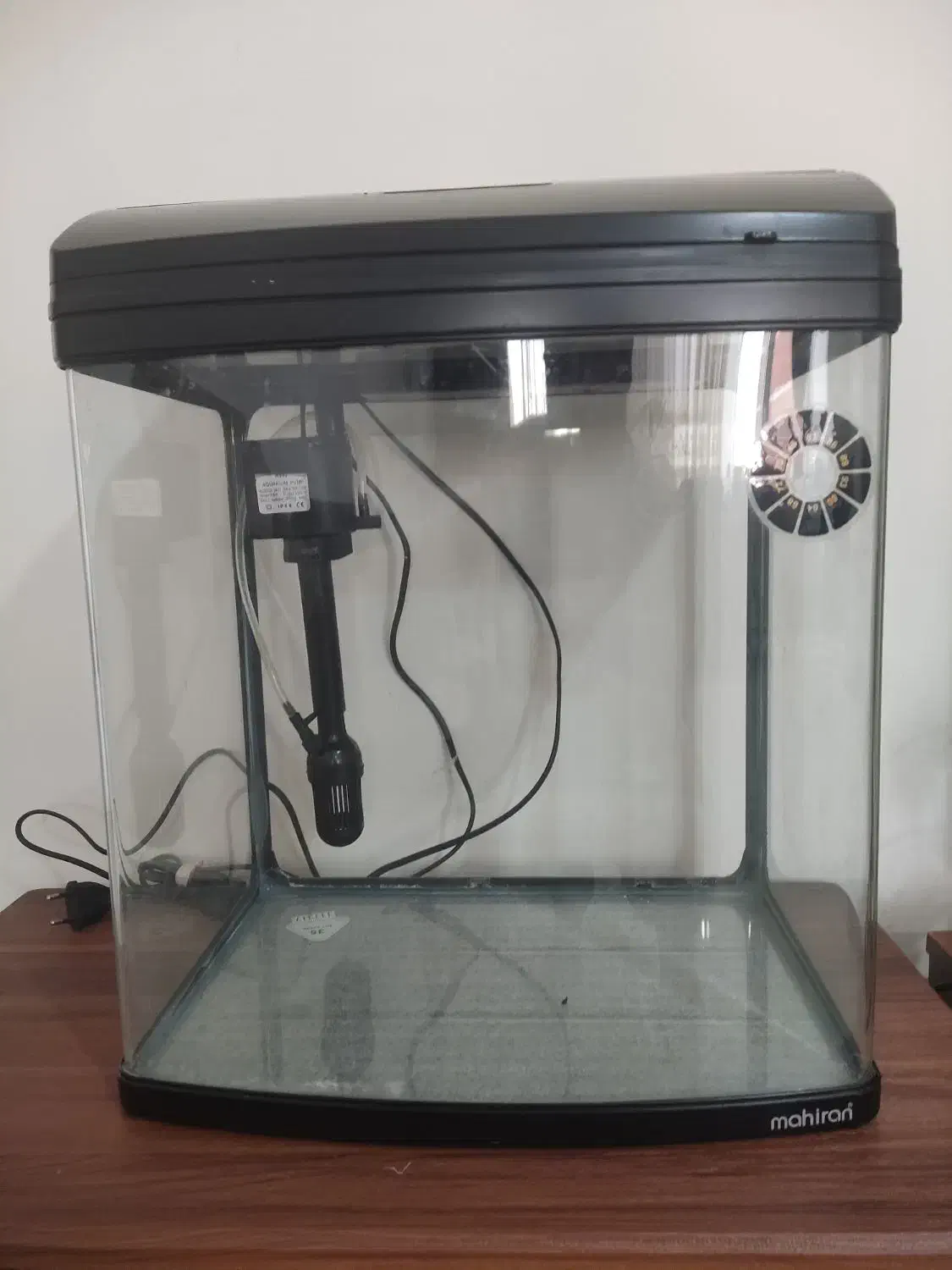 آکواریوم شیشه خم شرکتی ماهیران|ماهی|ارومیه, |دیوار