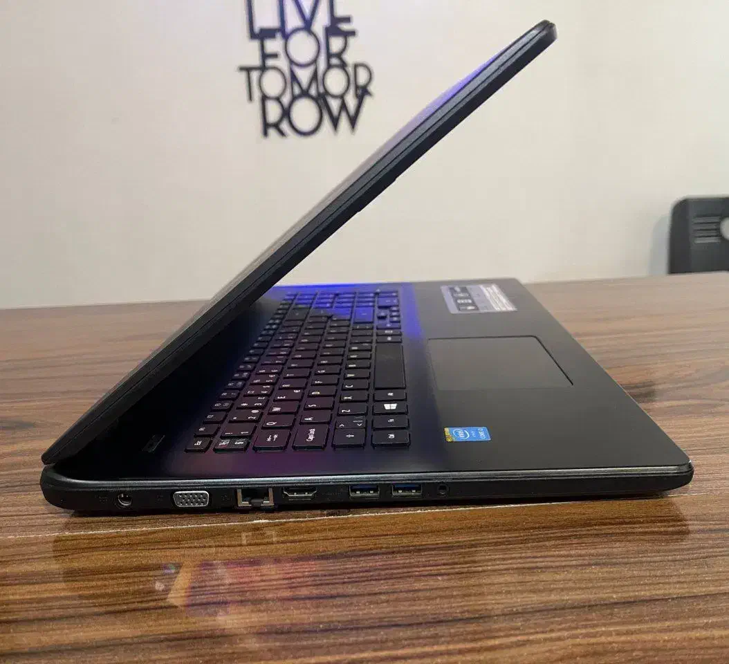 Acer aspire E17|رایانه همراه|سیاهکل, |دیوار