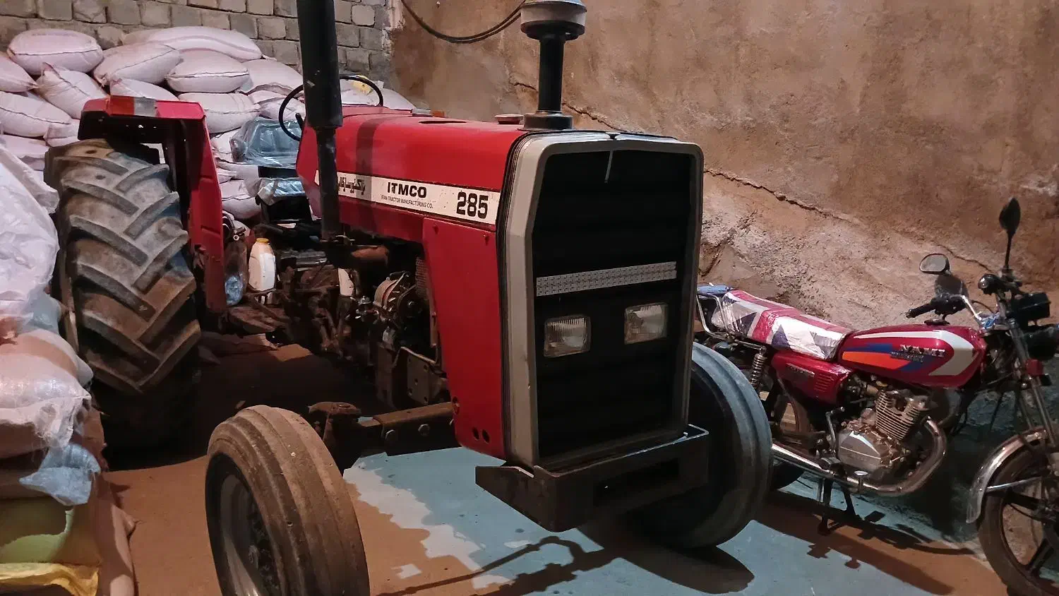 تراکتورتک ۲۸۵مدل ۶۹|خودرو سنگین|حسین آباد, |دیوار