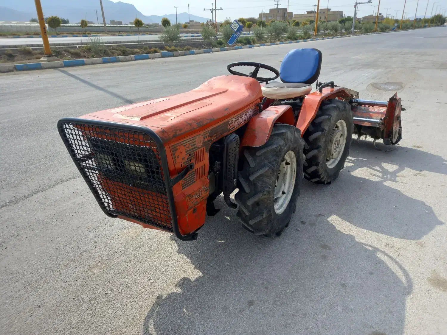 تراکتور گلدونی ۲۳۸ جیرفت مدل۸۵|خودرو سنگین|مبارکه, |دیوار