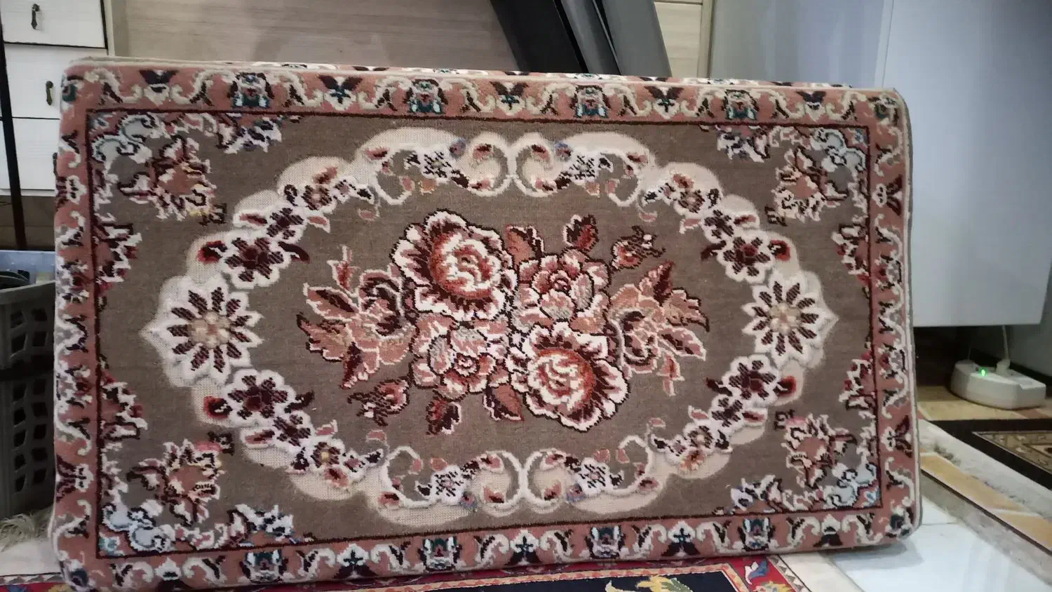 یک جفت پشتی|پشتی|آبیک, |دیوار