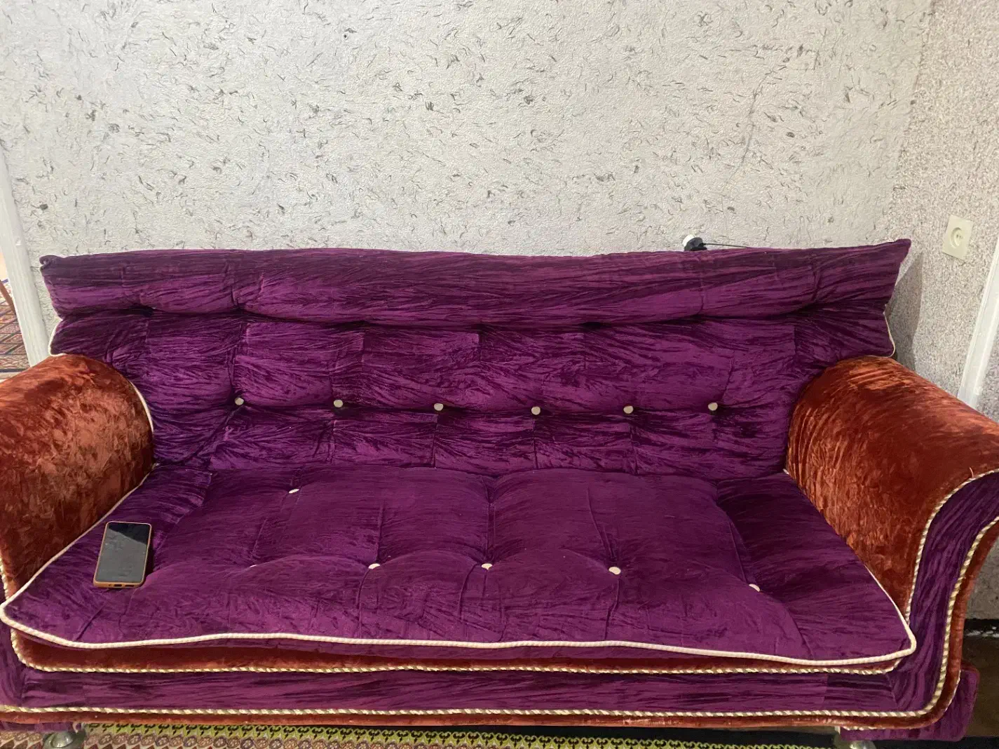 مبل هفت نفره کاملا سالم|مبلمان خانگی و میز عسلی|رشت, لاکان شهر|دیوار