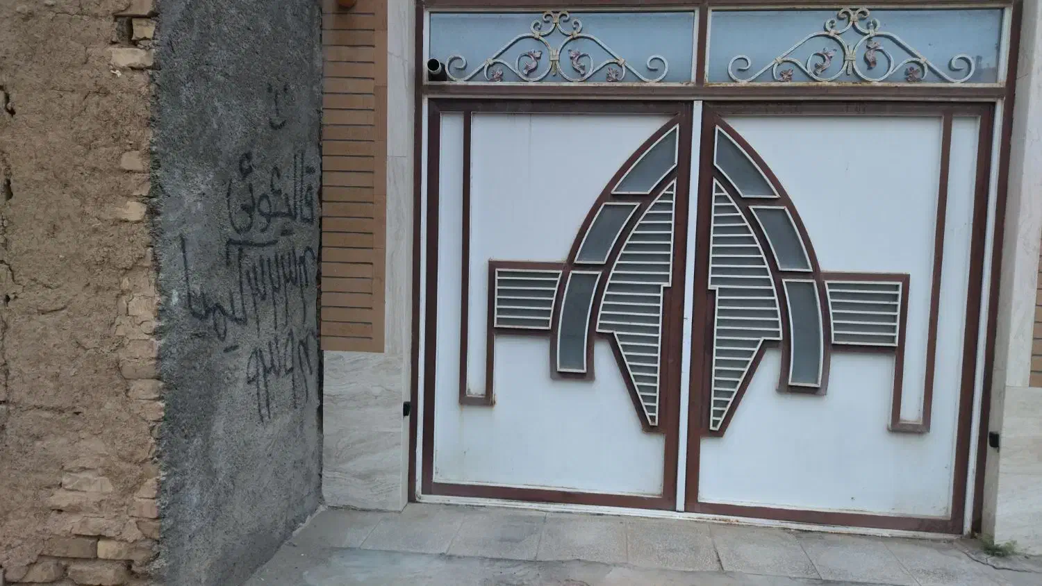 درب اهنی|مصالح و تجهیزات ساختمان|میبد, |دیوار