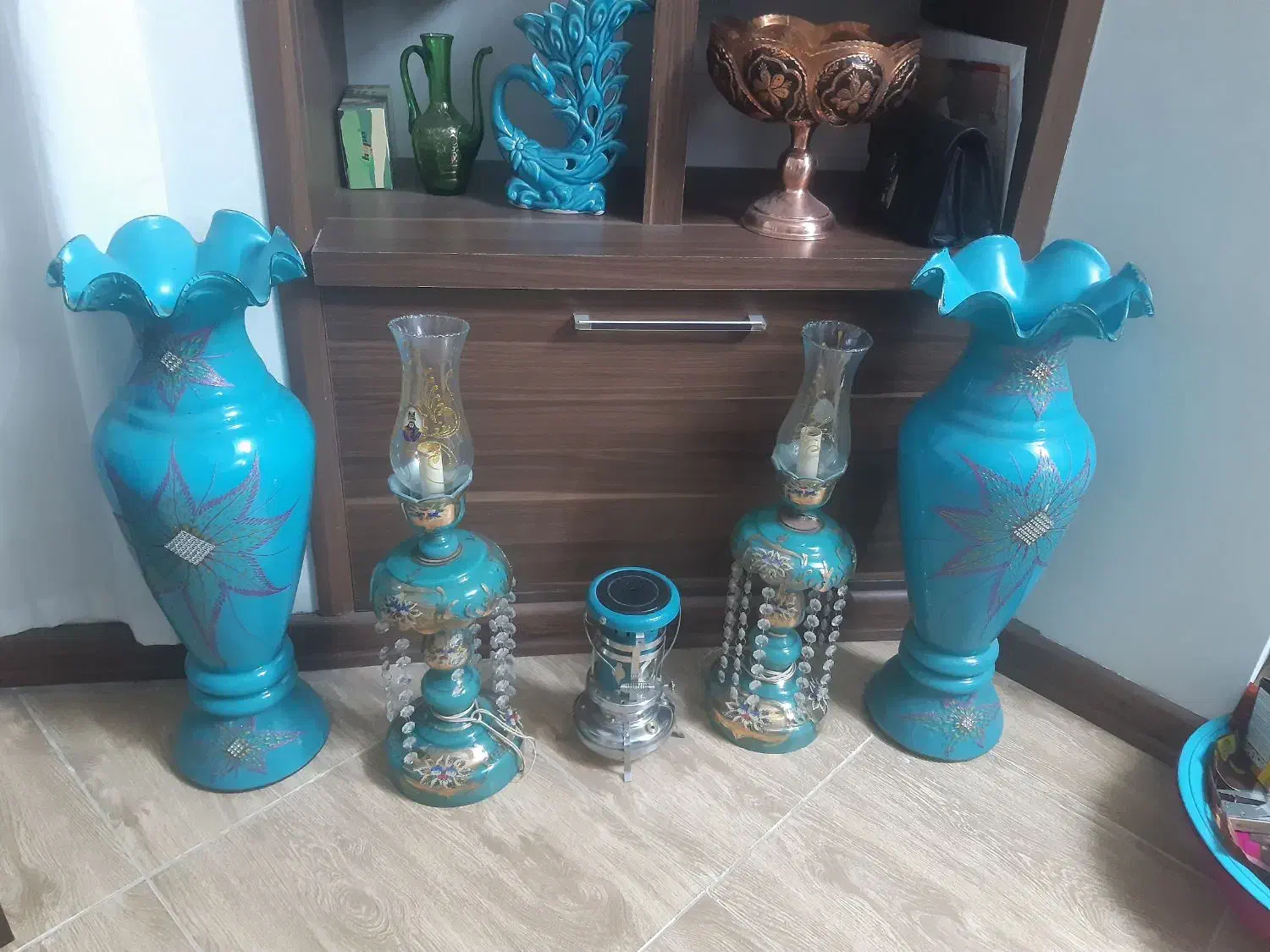 لاله های قدیمی|کلکسیون اشیاء عتیقه|اصفهان, قلعه نو|دیوار