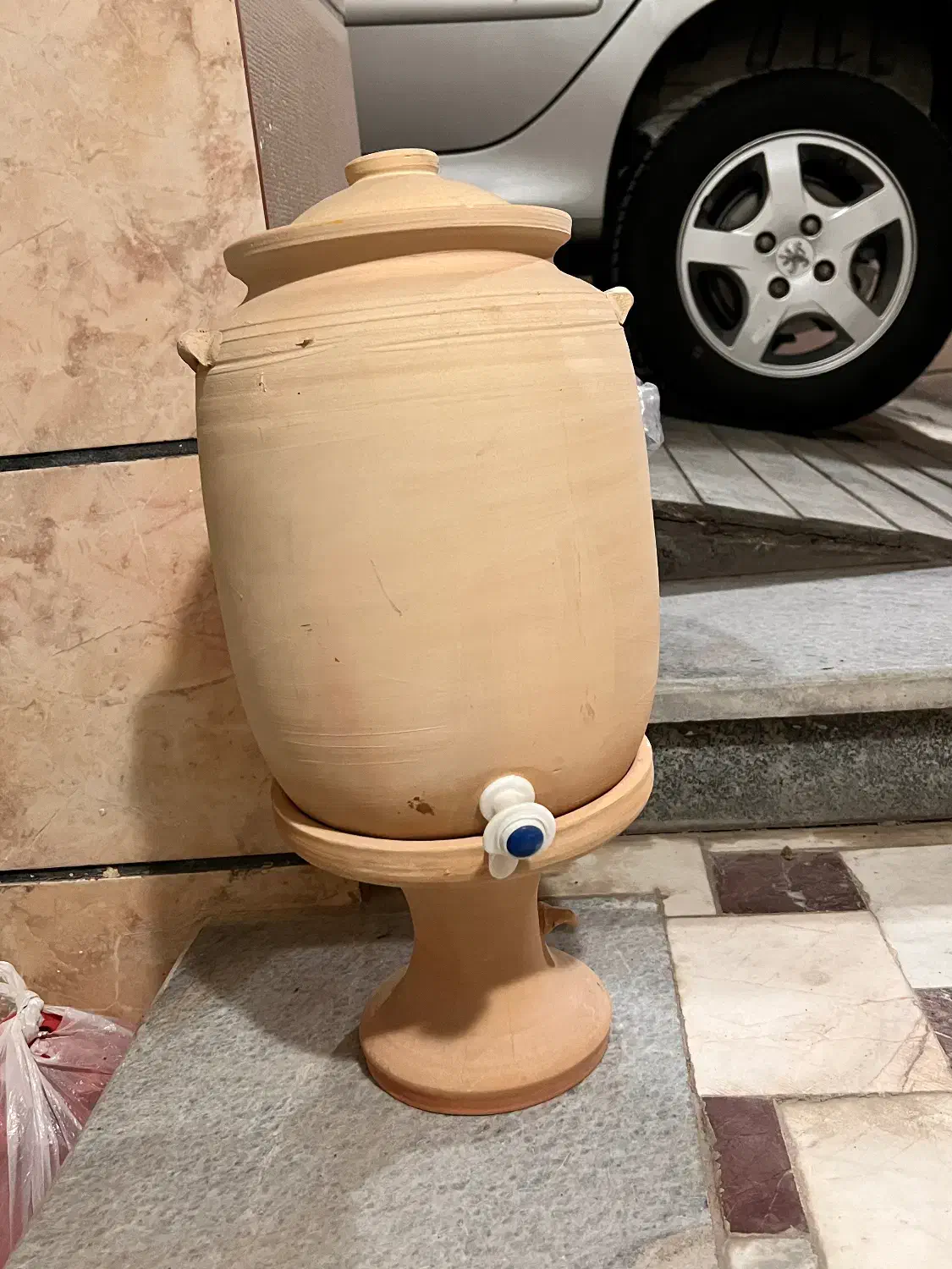 کوزه سفالی|ظروف نگهدارنده، پلاستیکی، یک‌بارمصرف|قروه, |دیوار