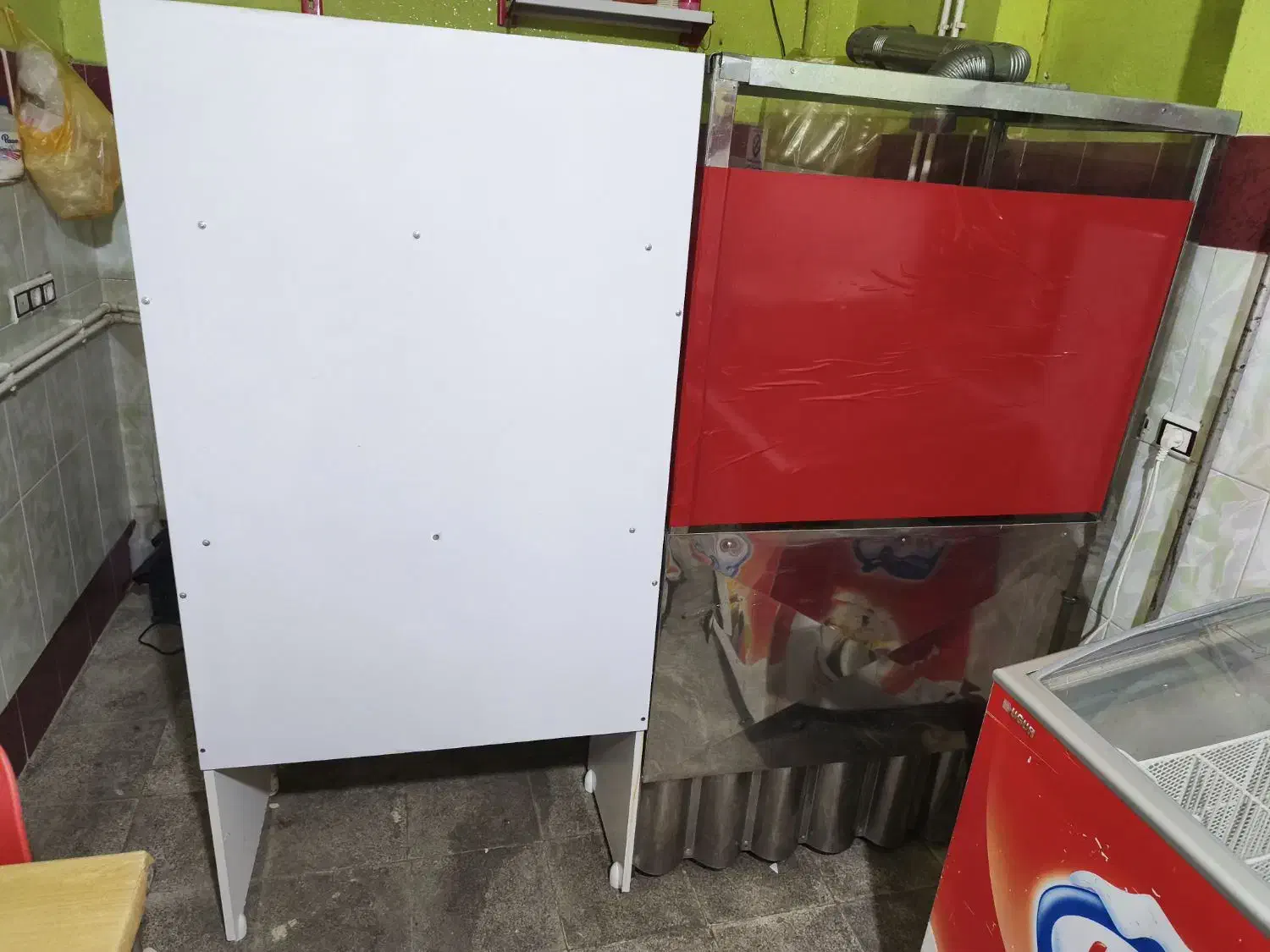 فرساندویج در حد نو همراه میز کار.|کافی‌شاپ و رستوران|اهر, |دیوار