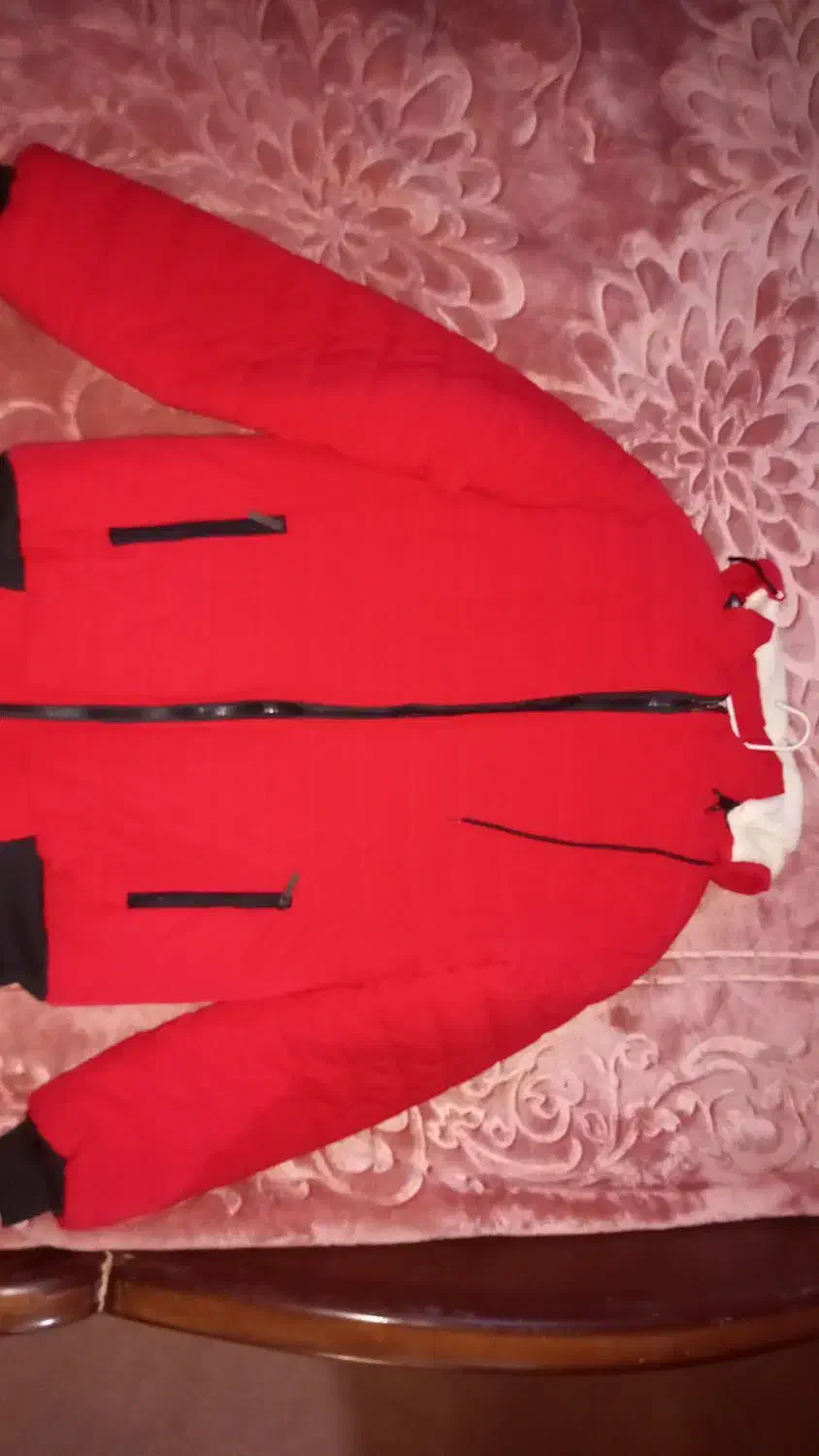 کاپشن|لباس|بهار, |دیوار