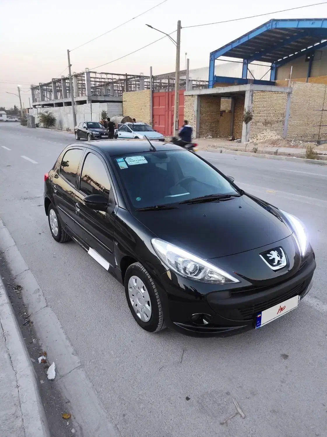 207مشکی سقف فلز هیدرولیک مدل 1404|خودرو سواری و وانت|اصفهان, برازنده|دیوار