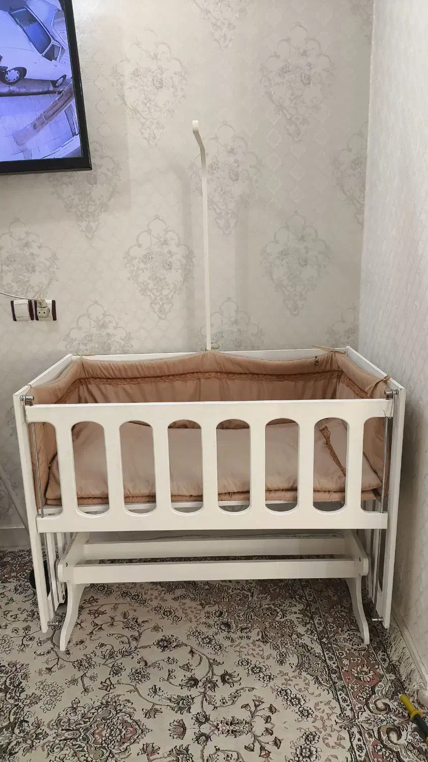 تخت کنار مادر گهواره ای نو با قیمت مناسب با توری|تخت و سرویس خواب|پاکدشت, شهرک انقلاب|دیوار
