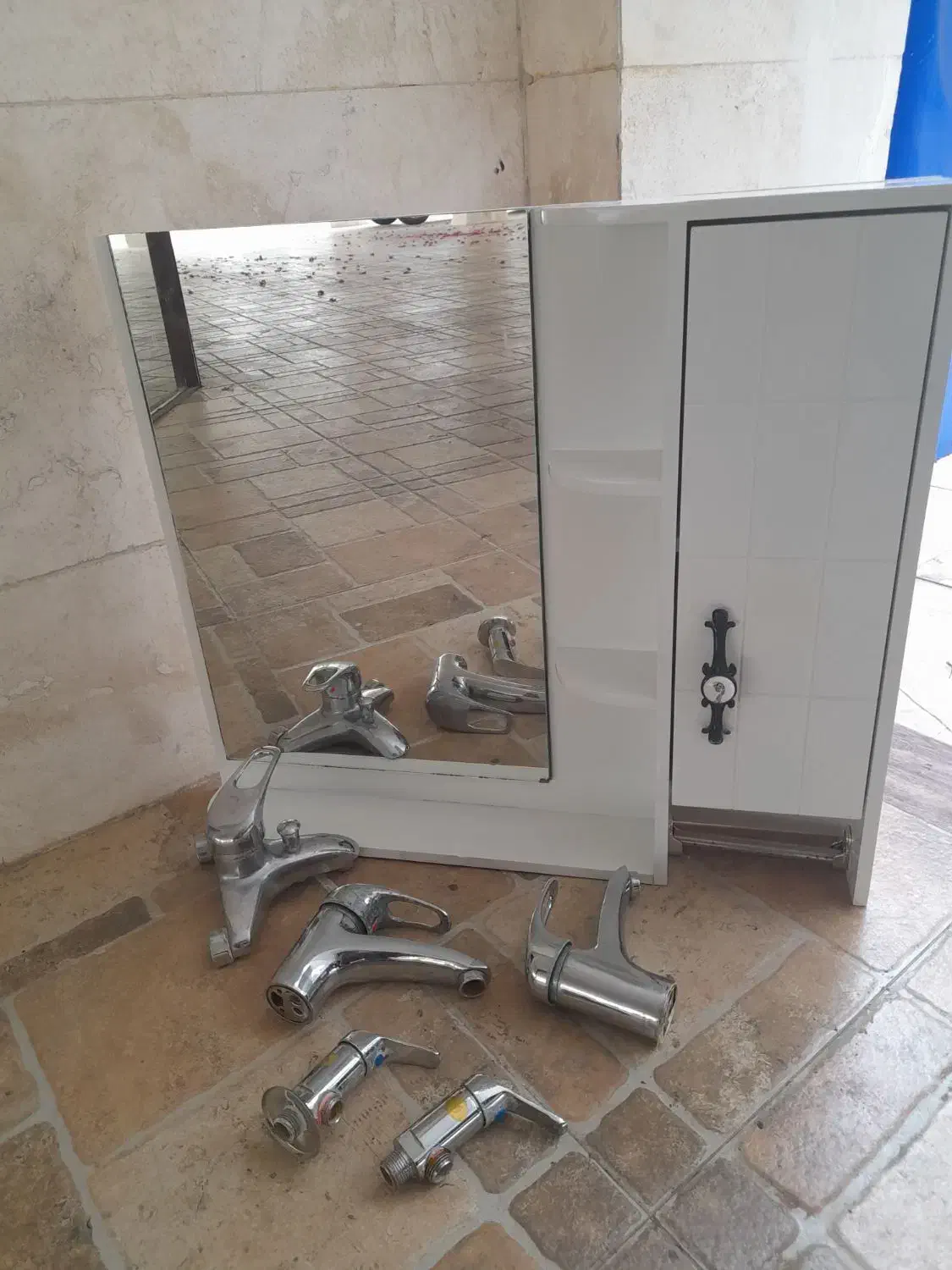 شیرالات بهداشتی وایینه.باکس دار|لوازم سرویس بهداشتی|کیش, |دیوار