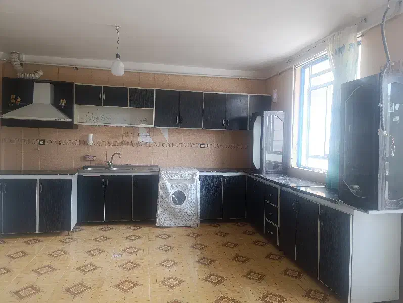 کابینت ها سالم به همراه هود و سینگ ودوتا ویترین .|آب‌چکان و نظم‌دهنده ظروف|همدان, |دیوار