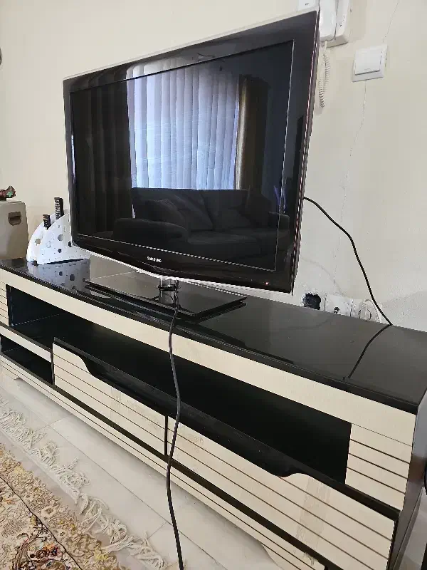 آخرین مدل ال سی دی که با ال ای دی میخوره|تلویزیون و پروژکتور|چالوس, |دیوار