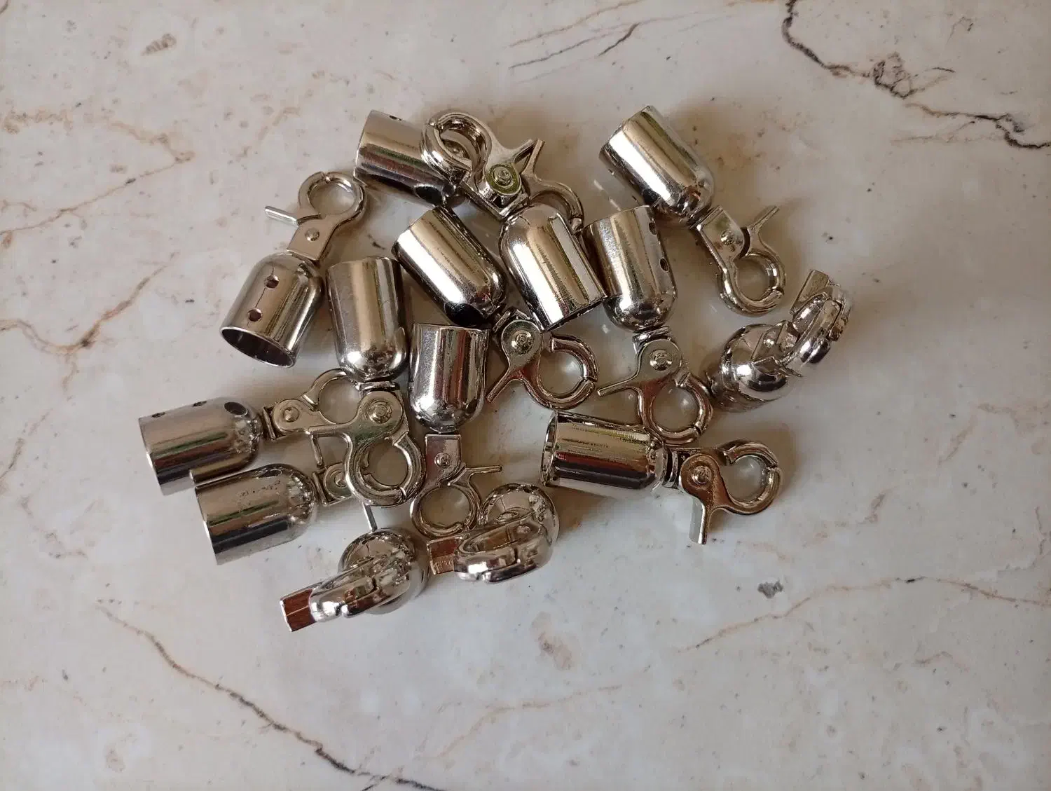 مدبر فانوسی|کیف، کفش، کمربند|نجف‌آباد, صالح آباد|دیوار