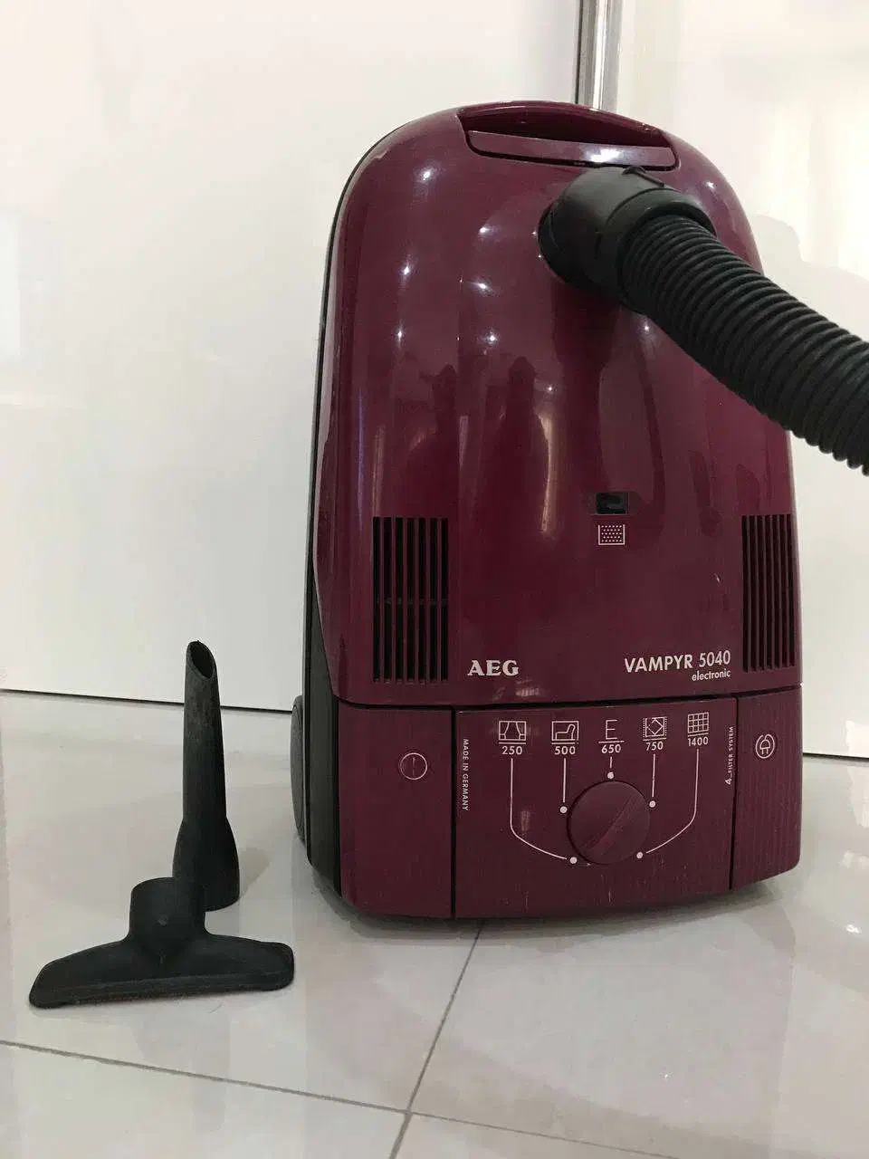 جاروبرقیAEG وسایر|جاروبرقی، جارو شارژی، بخارشو|مشهد, نیروی هوایی|دیوار