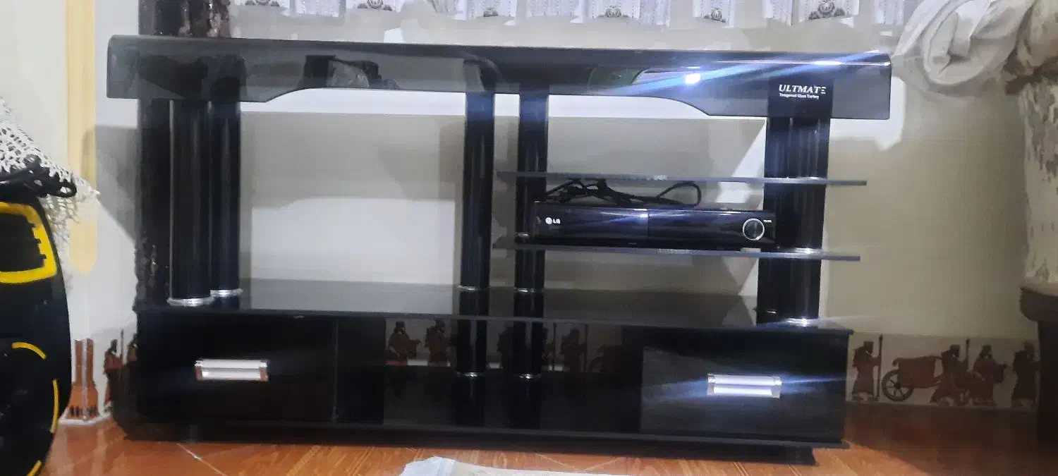 میز تلویزیون شیشه ای|میز تلویزیون|اندیشه, اندیشه فاز ۳|دیوار