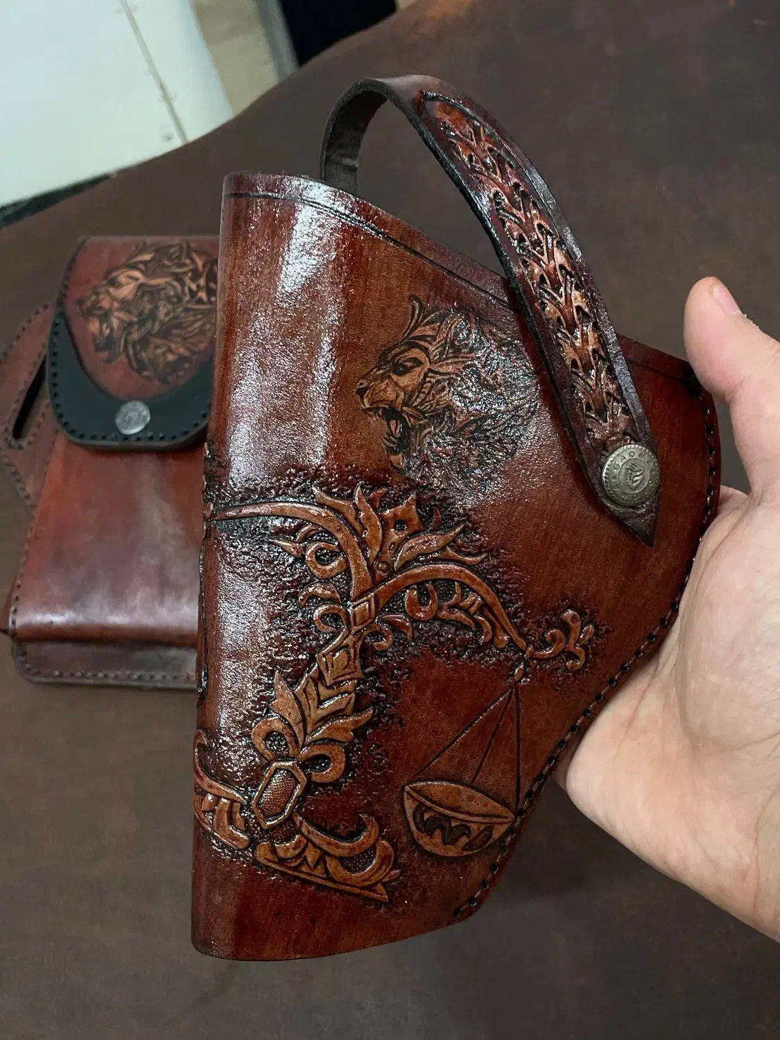 قبول سفارش انواع محصولات چرم طبیعی|کیف، کفش، کمربند|ارومیه, |دیوار