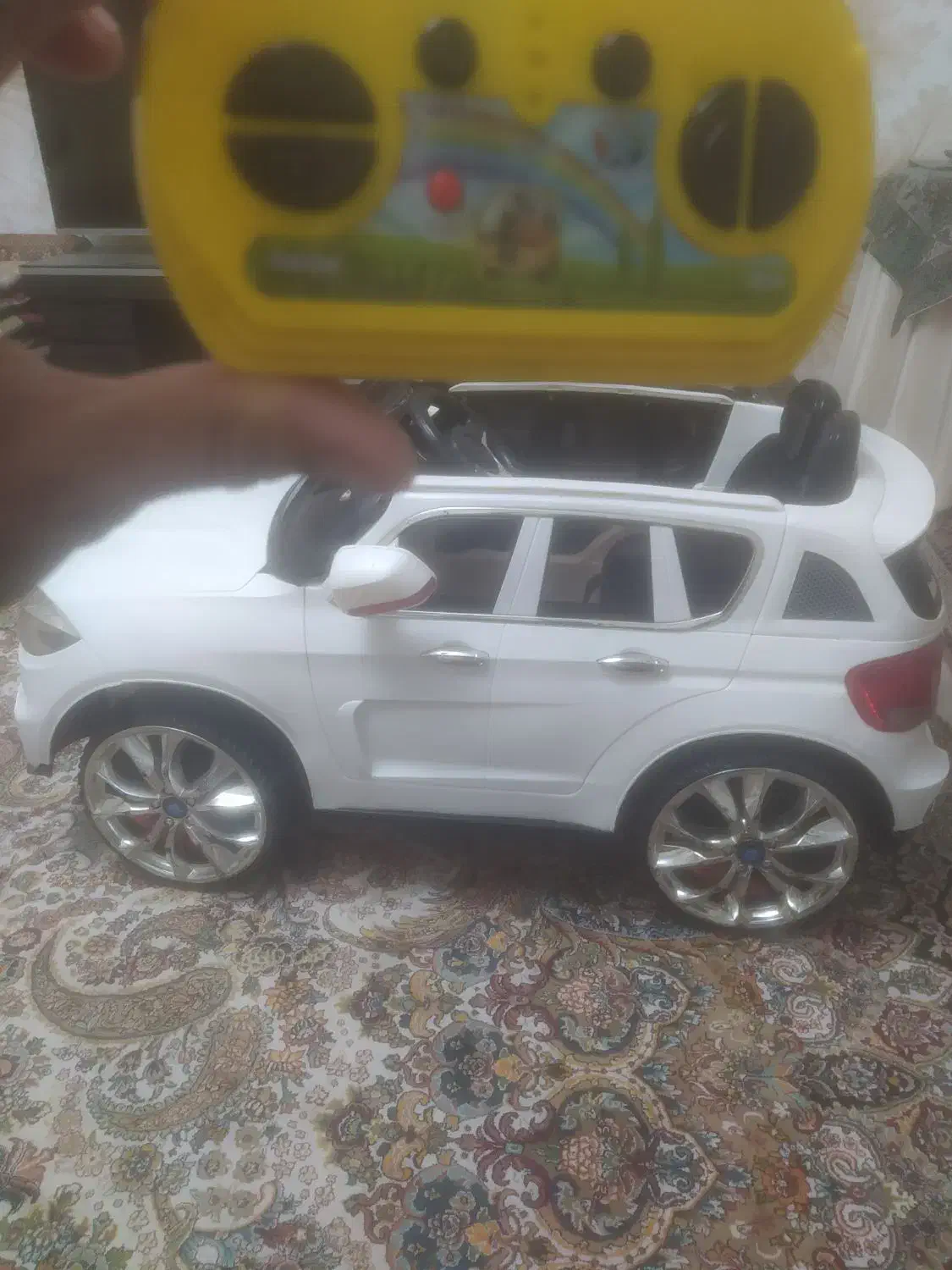 ماشین شاسی بلند شارژی|اسباببازی|تهران, شهرک زینبیه|دیوار