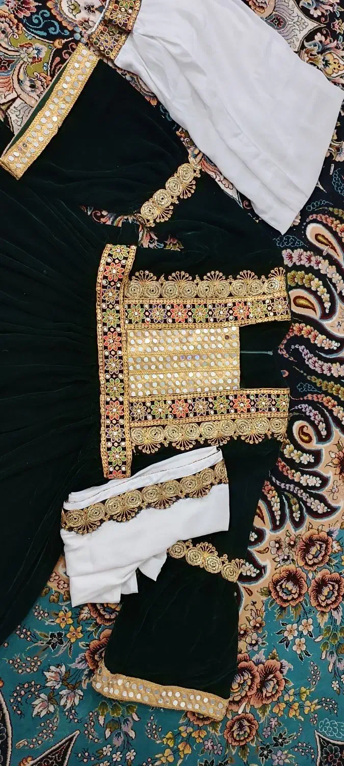 گند افغانی|لباس|قم, قلعه کامکار|دیوار