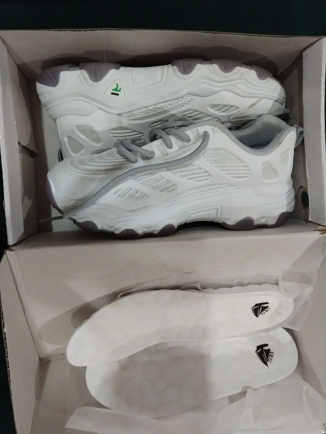 کفش کتونی|کیف، کفش، کمربند|گرگان, |دیوار