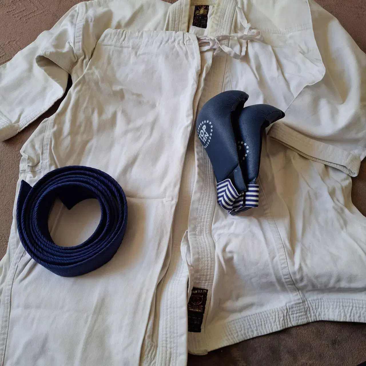 لباس کاتا جنس خوب در حد نو|لباس|کاشان, درب زنجیر|دیوار