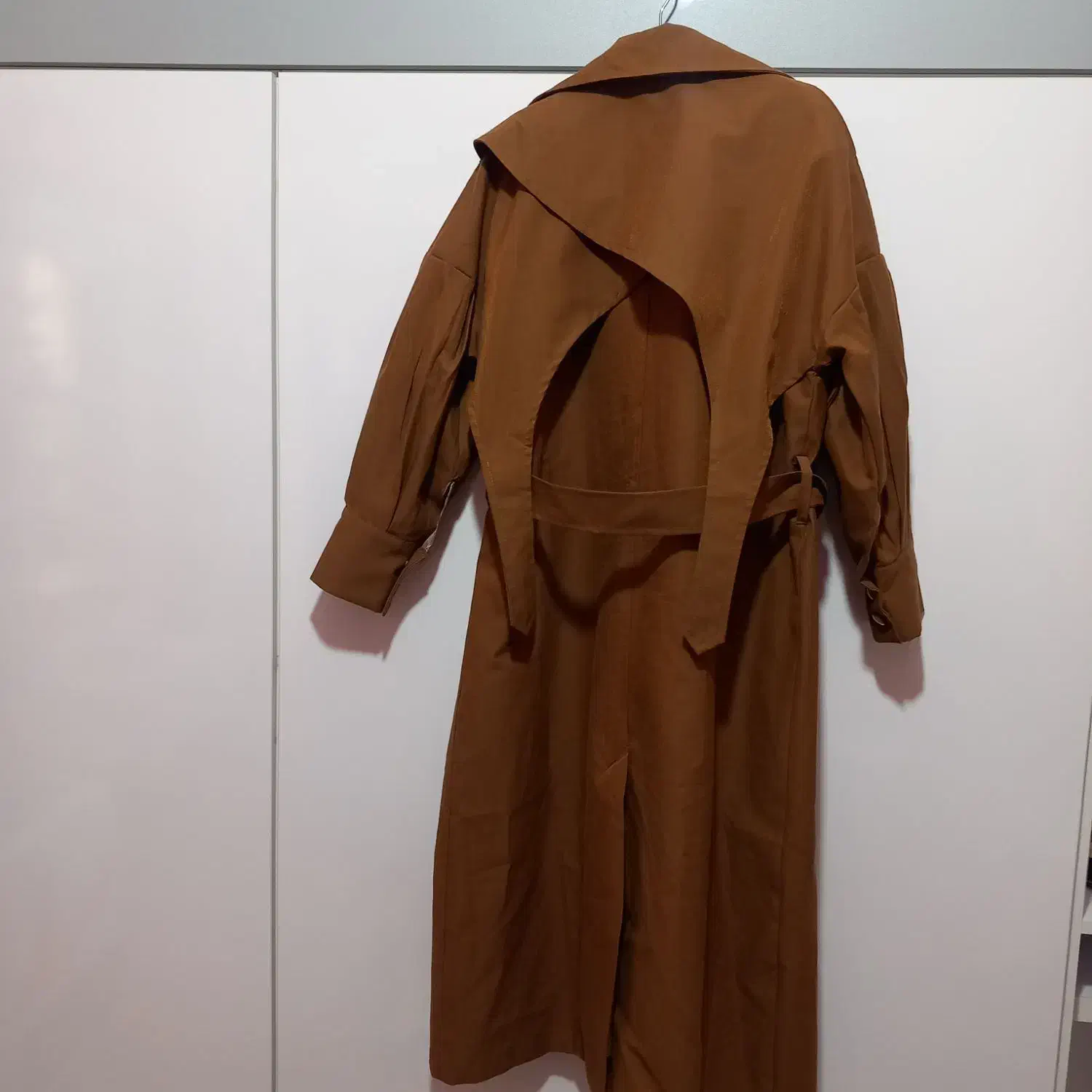 پالتو بارانی|لباس|اهر, |دیوار