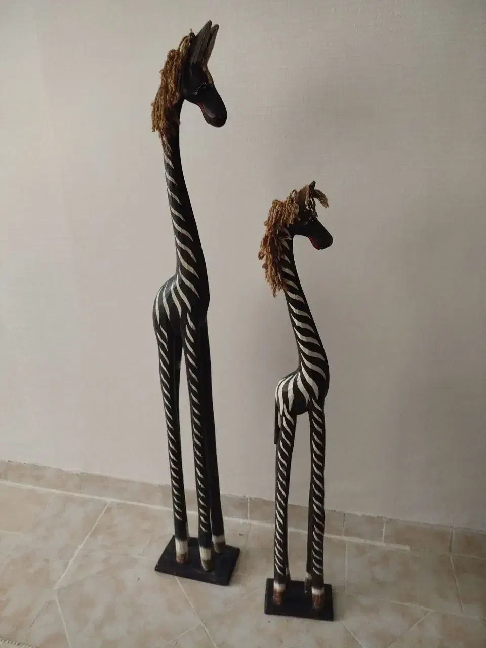 زرافه دوعددجنس چوب وسالم|صنایع دستی و سایر لوازم تزئینی|نیشابور, شهرک بهداری|دیوار