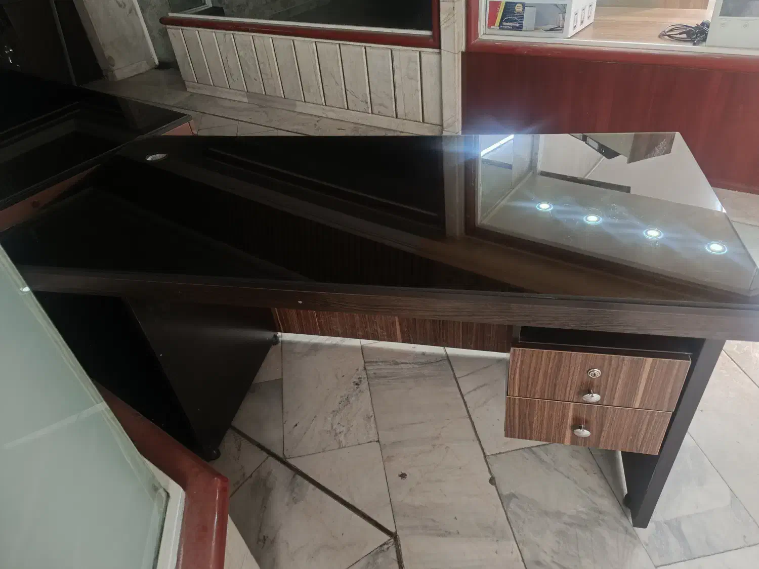 میز منشی و میز کنفرانس|دفتر کار|اصفهان, امامزاده اسماعیل|دیوار