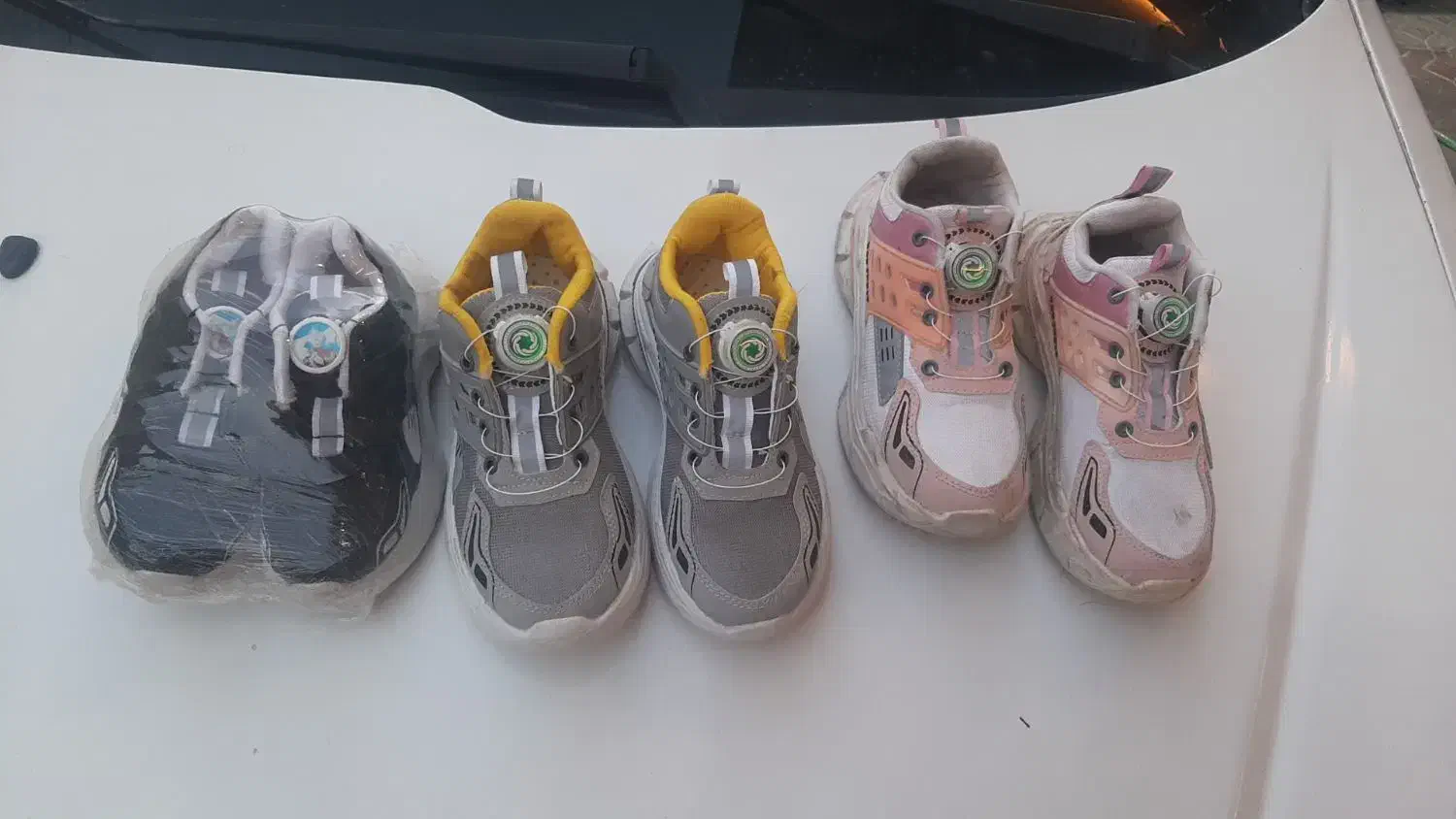 تعدادی کتونی نو|کیف، کفش، کمربند|رباطکریم, الارد|دیوار