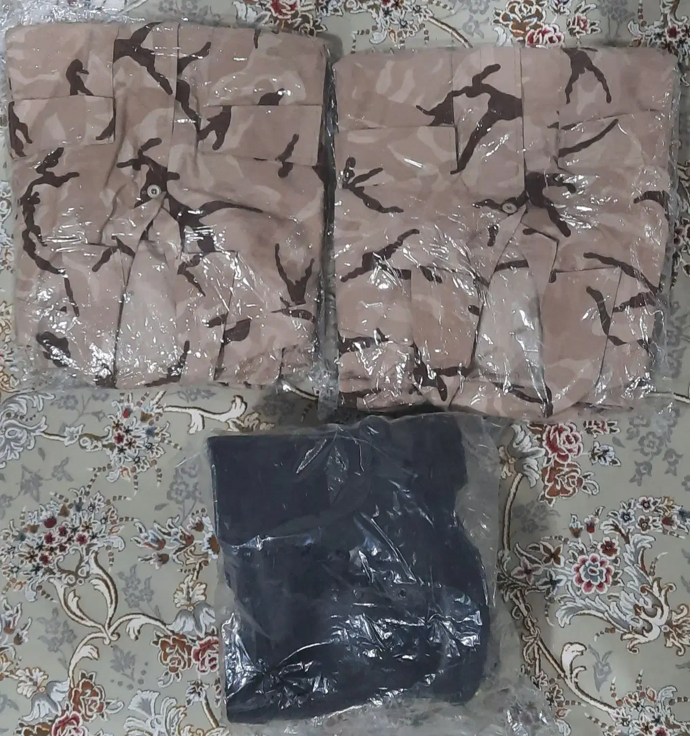 لباس و پوتین سربازی|لباس|کاشان, شهرک امیرالمومنین|دیوار