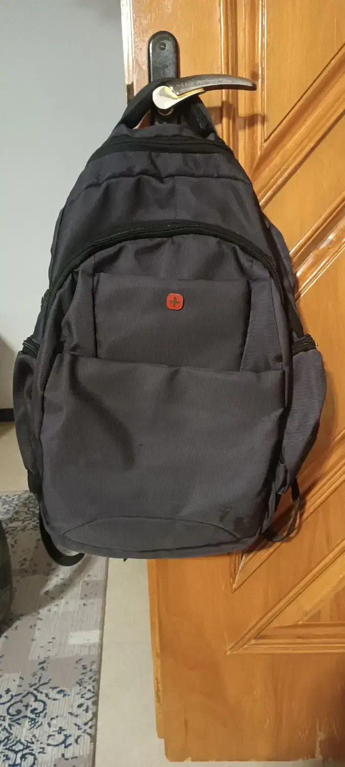 کوله پشتی در حد نو|کیف، کفش، کمربند|ساری, |دیوار