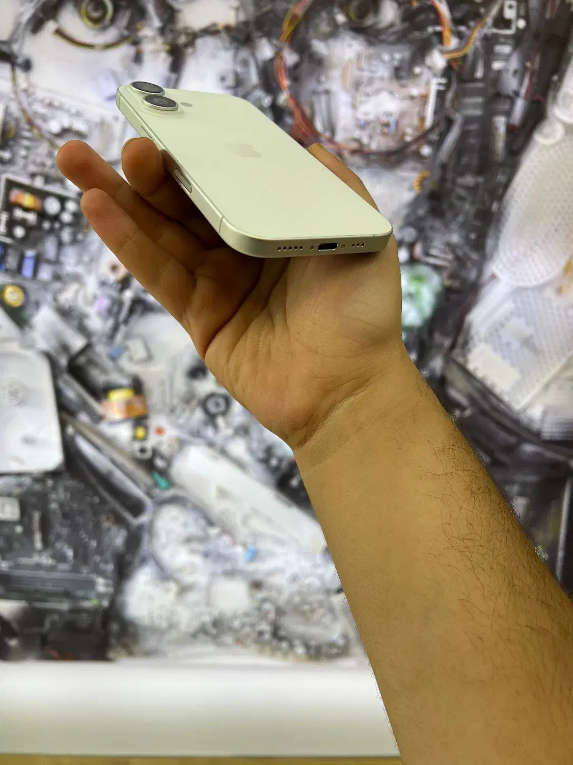 ایفون ۱۶ ۱۲۸رنگ سفید حافظه ۱۲۸بسیار تو تمیز|موبایل|اصفهان, مفتح|دیوار