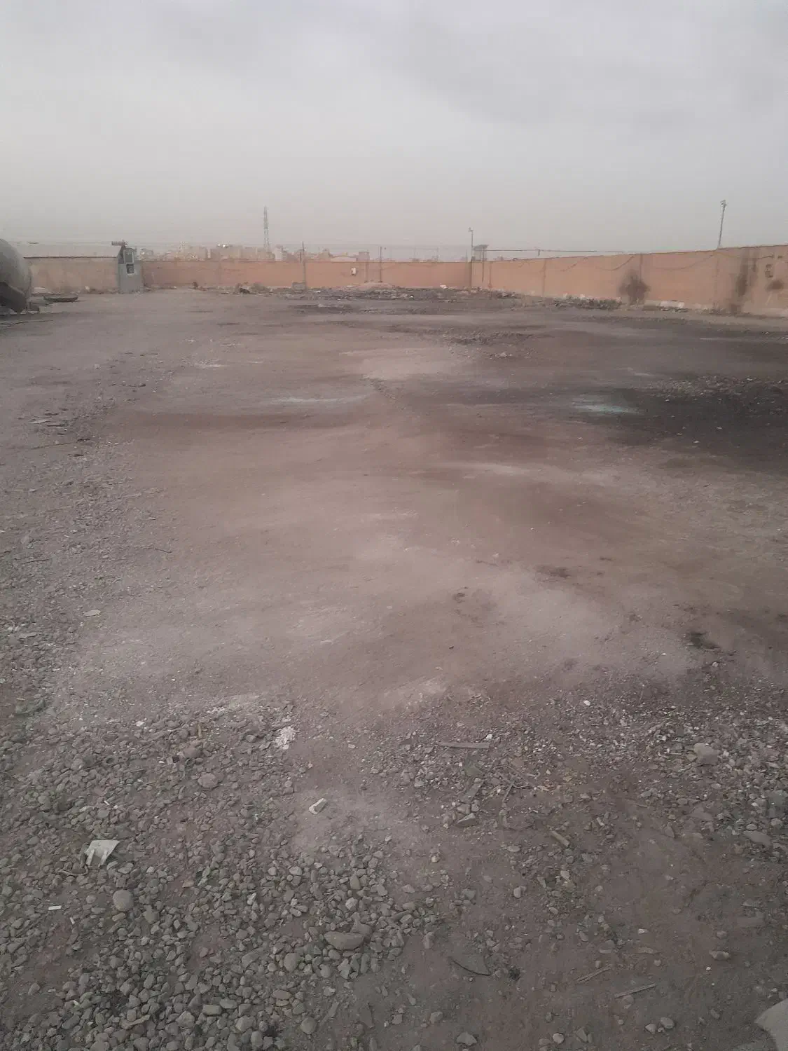 اجاره محوطه ۷۰۰ متری داخل گاراژ بر خیابان اصلی|اجارهٔ مغازه و غرفه|رباطکریم, شهرک صنعتی زوارهای|دیوار