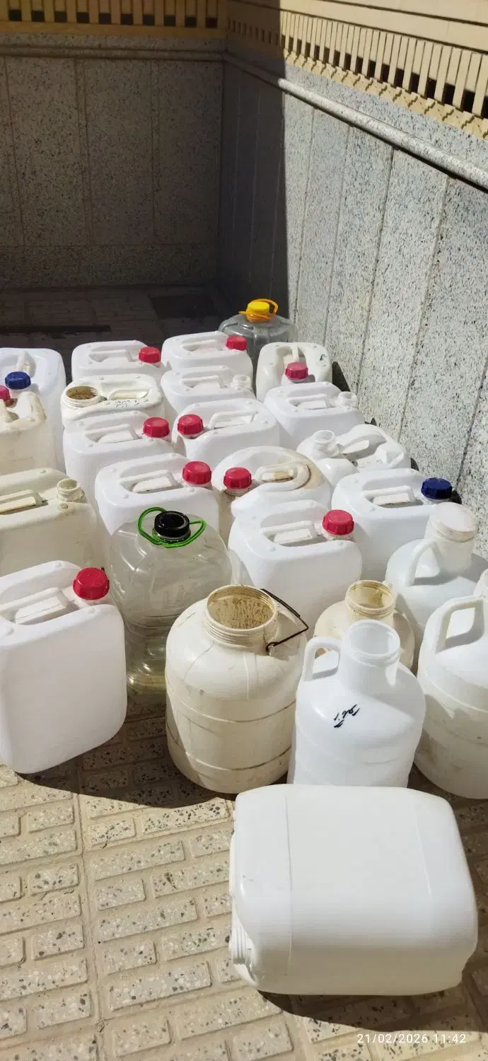 بیست لیتری|ظروف نگهدارنده، پلاستیکی، یک‌بارمصرف|بروجن, |دیوار