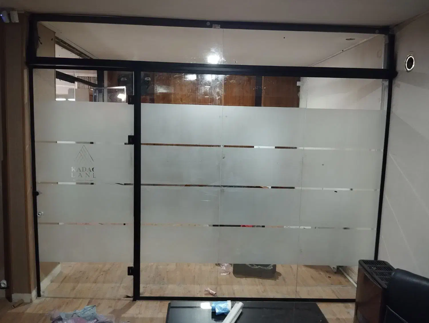 نصب تخصصی پارتیشن شیشه سکوریت.درب برقی شیشه ای|خدمات پیشه و مهارت|اصفهان, ملک‌شهر|دیوار