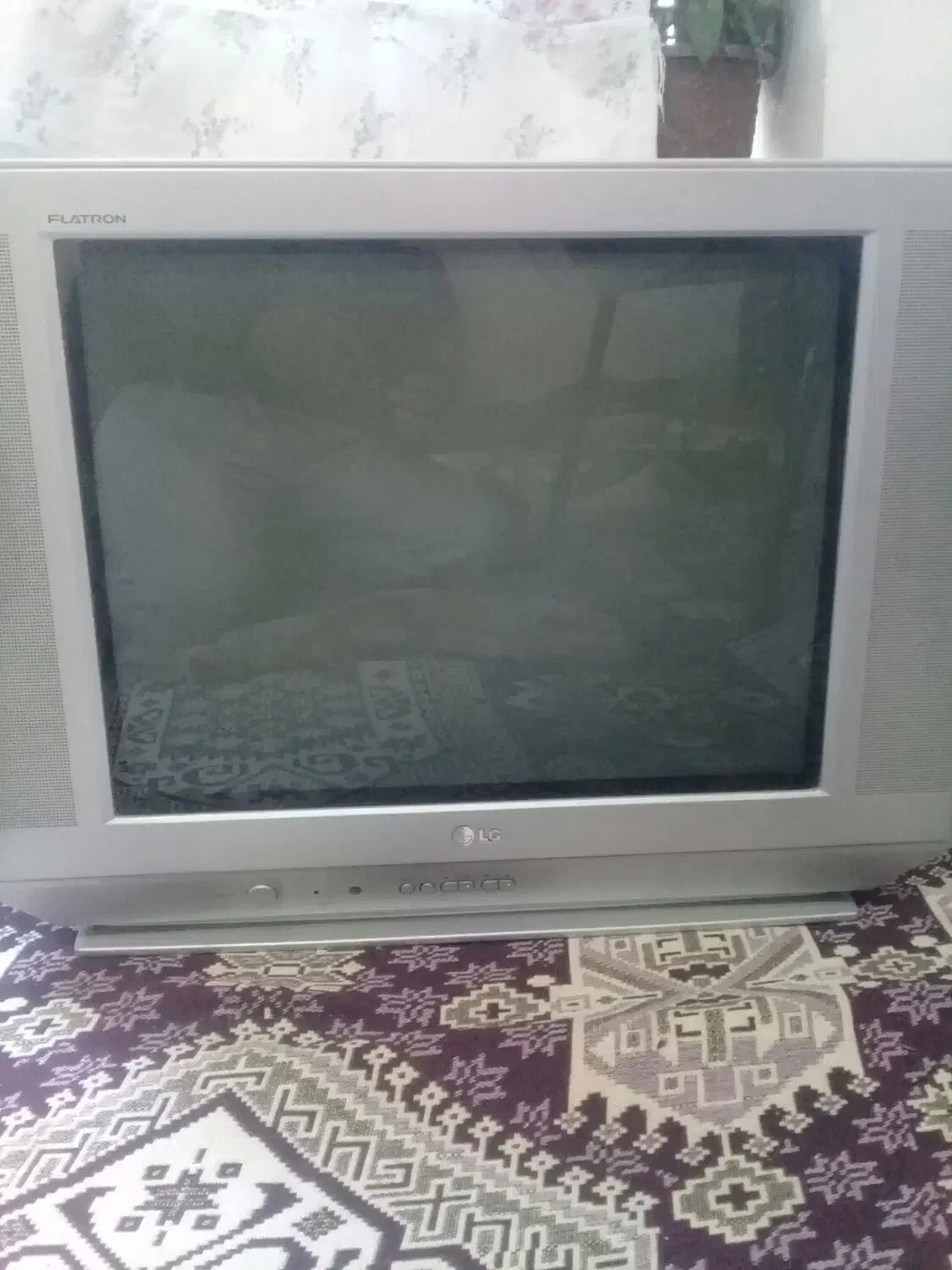 با عرض سلام دو عدد تلویزیون بفروش میرسد|تلویزیون و پروژکتور|مرند, |دیوار